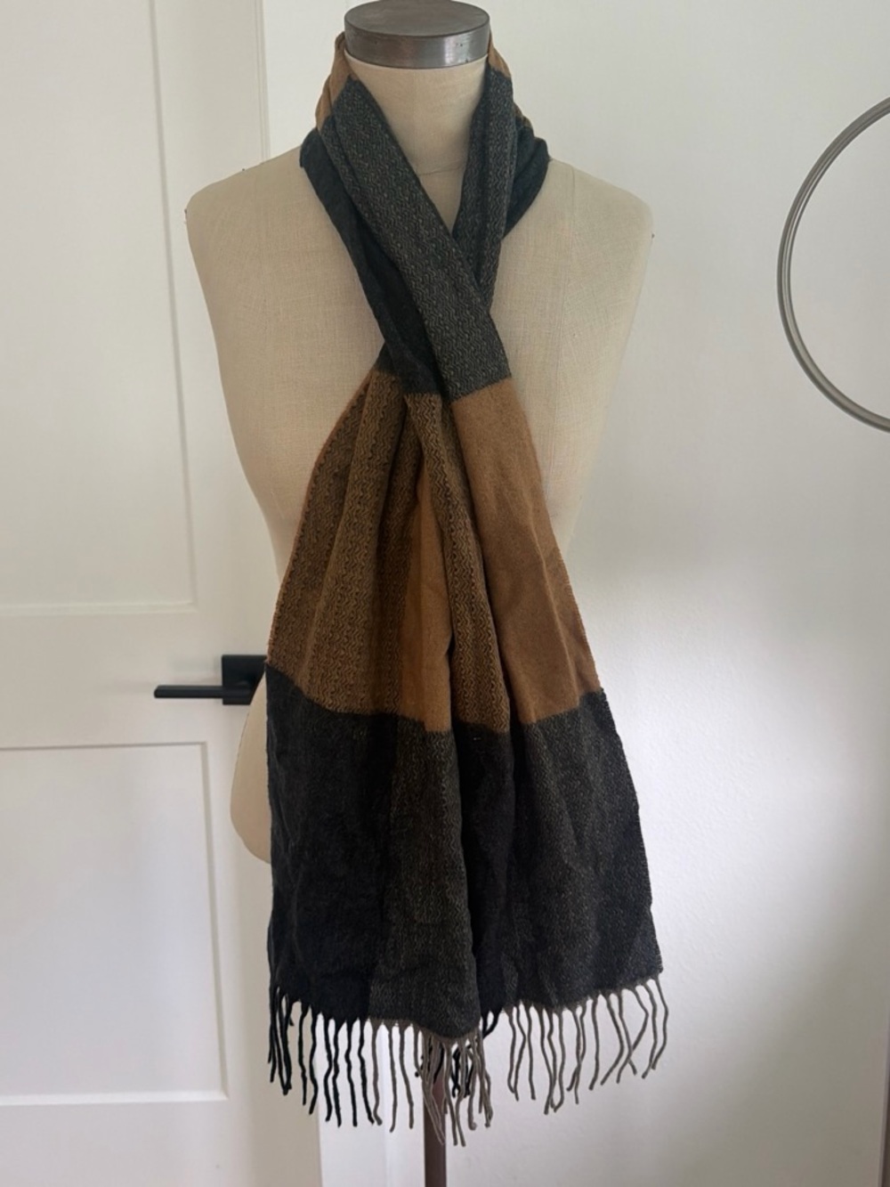 Joseph & Lyman Men's Two-Tone Brown & Dark Gray Wool Scarf new with tags